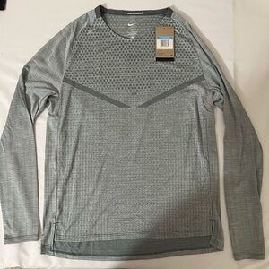 Nike Dri-FIT ADV Patterned Running Top in Gray M